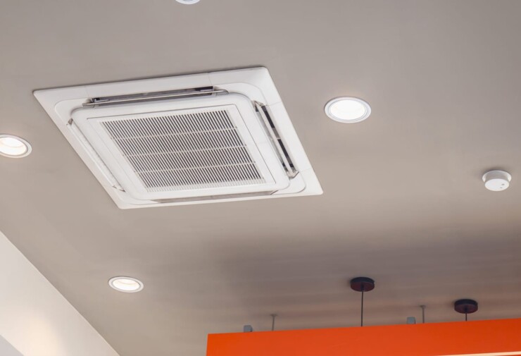 Climatiseur plafonnier, solution discrète et efficace